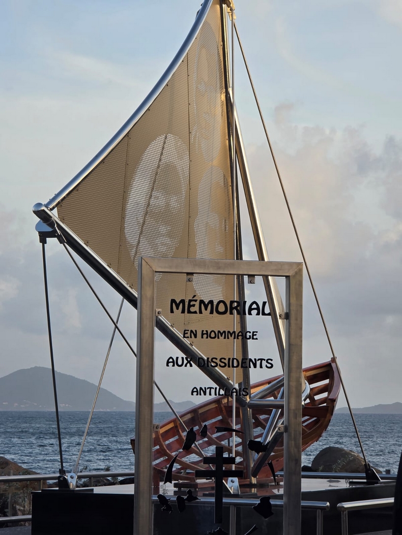 memorial dissidence antilles pixellisation tole perforee acianov 1