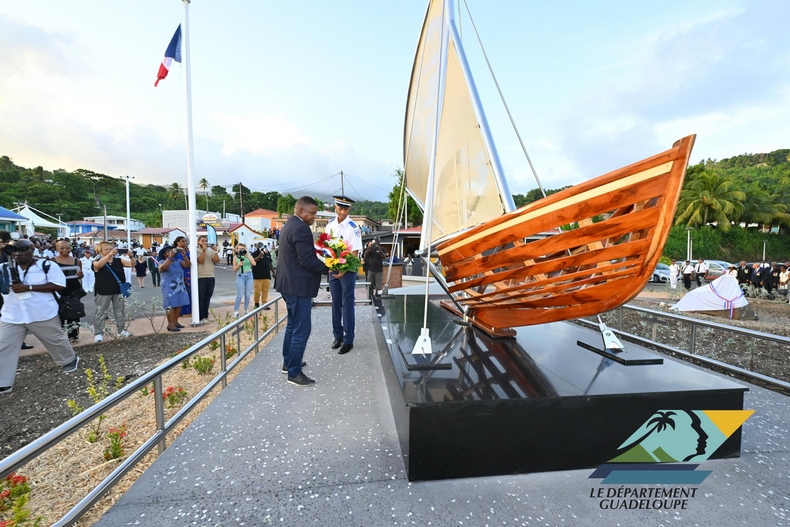 memorial dissidence antilles pixellisation tole perforee acianov 4