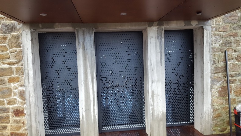 aurore tole perforee decorative volets coulissants 2