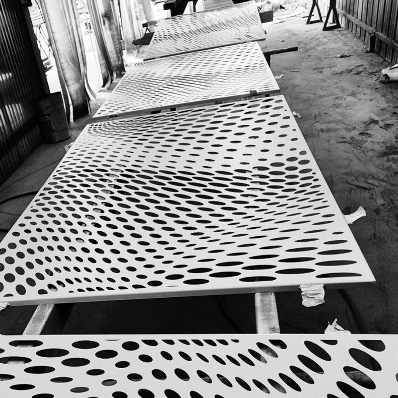 tole perforee decorative portail terrassier hypnotix acianov 1
